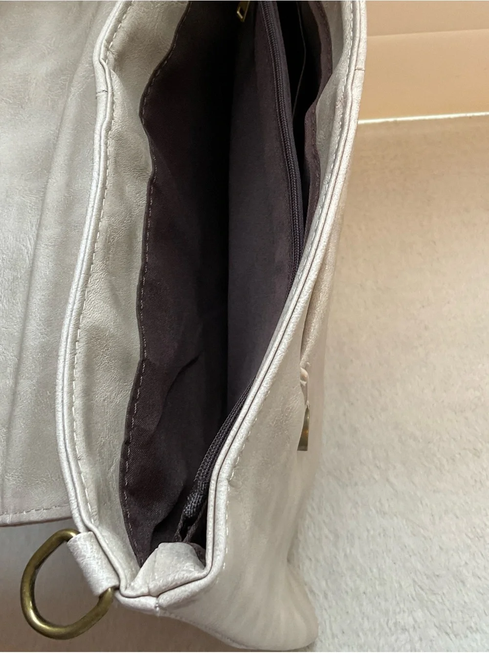 Minimalist Beige Crossbody Bag with Removable Strap - Picture 5 of 5